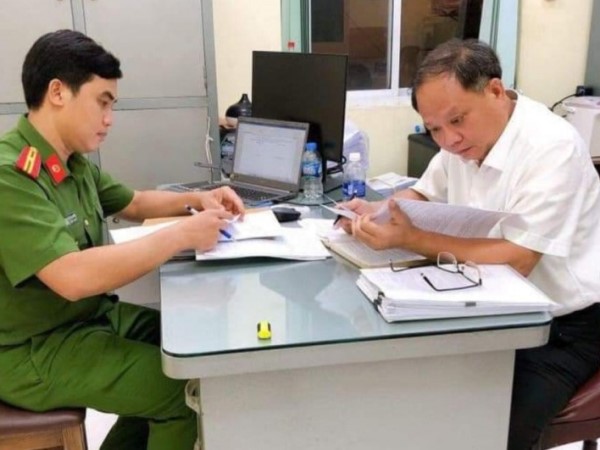 Ông Tất Thành Cang hầu tòa