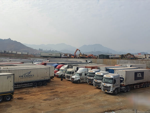 Xây thêm nhà trọ, nhà vệ sinh phục vụ gần 1 vạn tài xế ùn ứ cửa ngõ Lạng Sơn