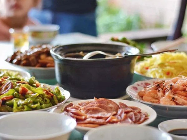 Bữa tối đừng nên ăn uống quá thịnh soạn: 5 món mà tế bào ung thư cực thích cần tránh xa để tự cứu mình