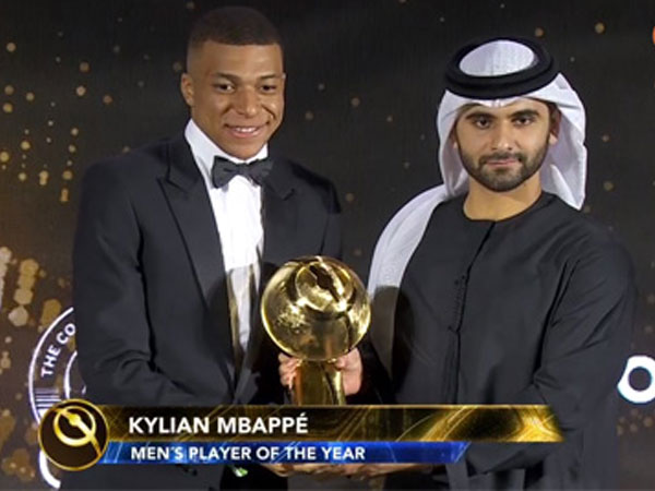 Vượt Ronaldo và Messi, Mbappe giành Globe Soccer Awards 2021
