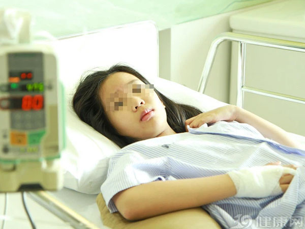 Cô gái 22 tuổi phải cắt bỏ nửa lá gan vì mắc K, BS chỉ ra nguyên nhân từ 2 thói quen thường ngày của nhiều người trẻ