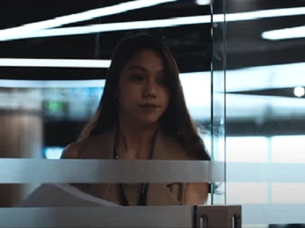 Netizen phẫn nộ tràn vào MV có sự xuất hiện của 'dì ghẻ' bạo hành bé gái 8 tuổi, đòi report 'bay màu' sản phẩm chục triệu view!