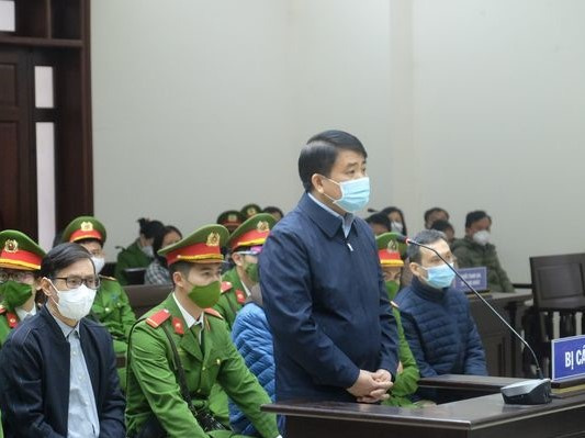 Ông Nguyễn Đức Chung tự bào chữa: 'Không thể nào vợ làm chồng chịu'
