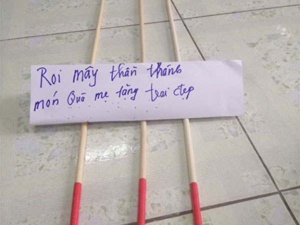 SỐC: Roi mây 'dì ghẻ' đánh bé gái ở TP.HCM bán tràn lan trên Tiki, Shopee, review khó ngờ 'Roi đánh cháy đít, siêu đau, đáng tiền'