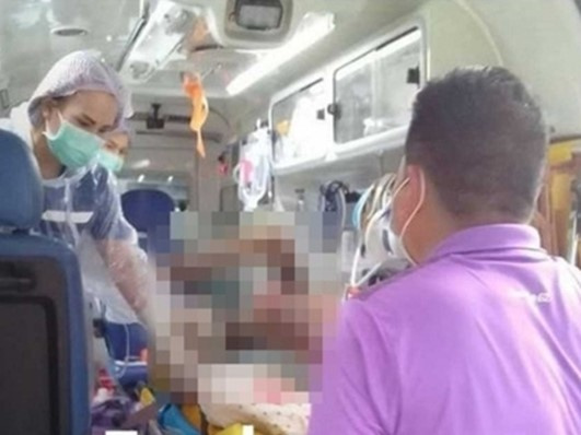 Vỗ ngực khoe bản thân 'đao thương bất nhập', cha bị con trai châm lửa thiêu sống