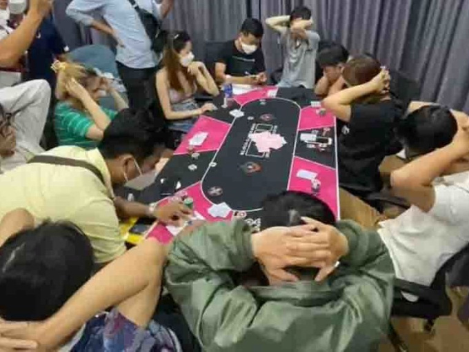 Hai sinh viên đại học điều hành sòng Poker ở TP.HCM