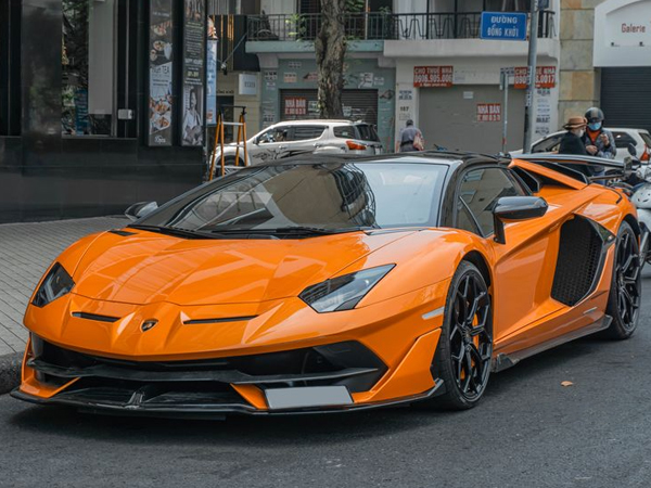 Lamborghini Aventador SVJ Roadster hơn 50 tỷ lăn bánh ở TP HCM
