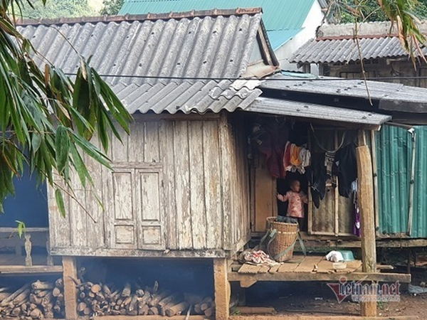 Khởi tố 3 bị can trong vụ người đàn ông chết gục gần nhà