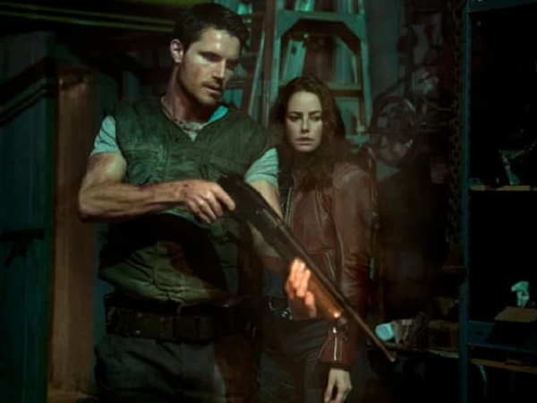 Review 'Resident Evil: Quỷ dữ trỗi dậy': Trung thành với game, con dao hai lưỡi?