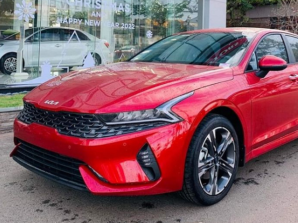 Cận cảnh Kia K5 2022 bản rẻ nhất, chỉ 869 triệu đồng