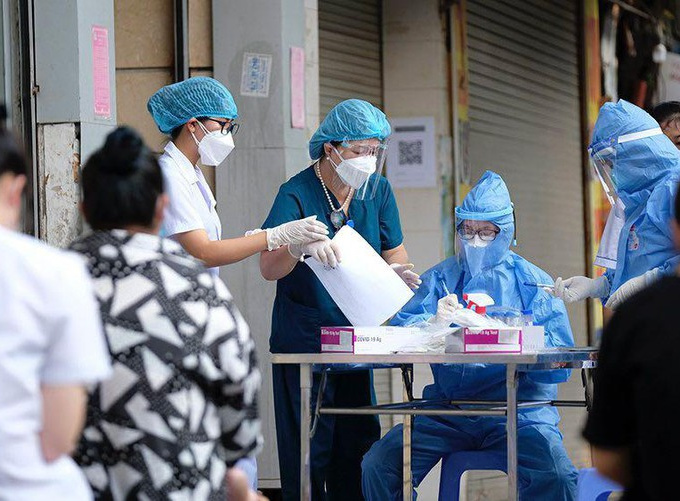 Dịch tăng cao, Hà Nội vận động người dân chỉ ra ngoài khi có việc cần thiết