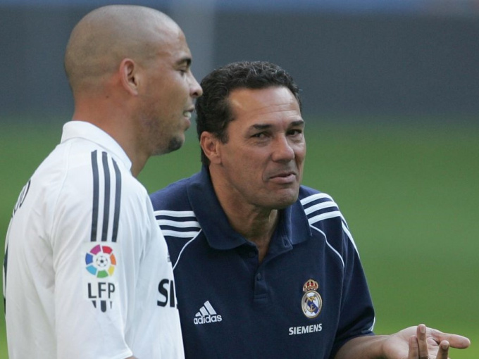 Ronaldo 'béo' sa thải thầy cũ ngay sau khi mua lại đội bóng thời niên thiếu