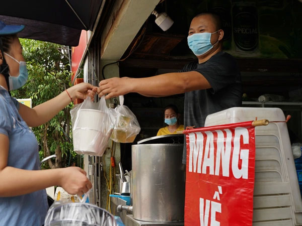 Hà Nội: Thêm 3 quận, huyện dừng bán hàng ăn uống tại chỗ