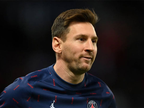 NÓNG: Lionel Messi nhiễm Covid-19