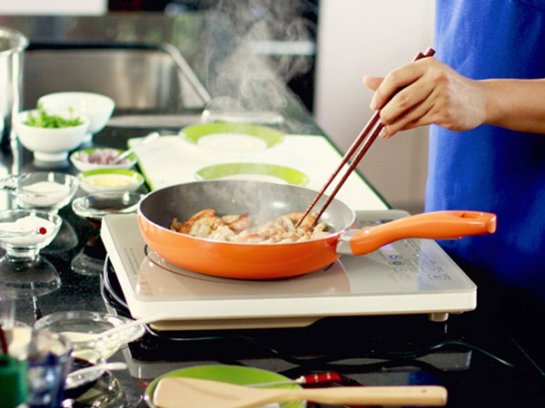 Cảnh báo thói quen nấu nướng làm tăng nguy cơ ung thư phổi, rút ngắn tuổi thọ cực nhanh, phụ nữ Việt rất hay mắc phải