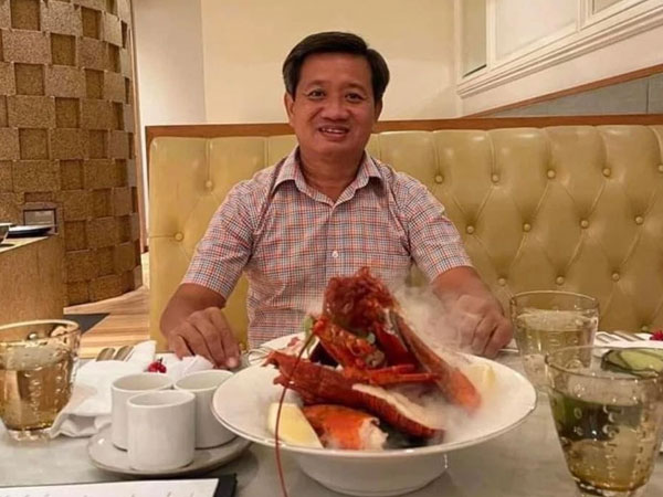 Bị dân mạng 'cà khịa' bữa tối cuối năm có tôm hùm, ông Đoàn Ngọc Hải đáp trả thẳng thắn: Nên sống thật, không nên sống 2 mặt
