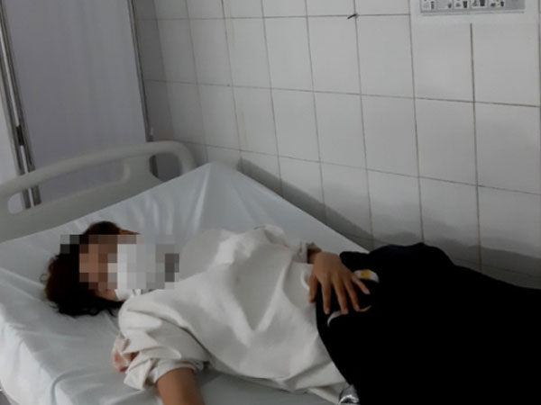 Nữ giáo viên uống thuốc ngủ tự tử bị buộc thôi việc
