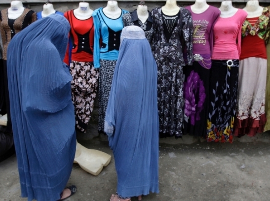 Taliban yêu cầu chặt đầu ma nơ canh