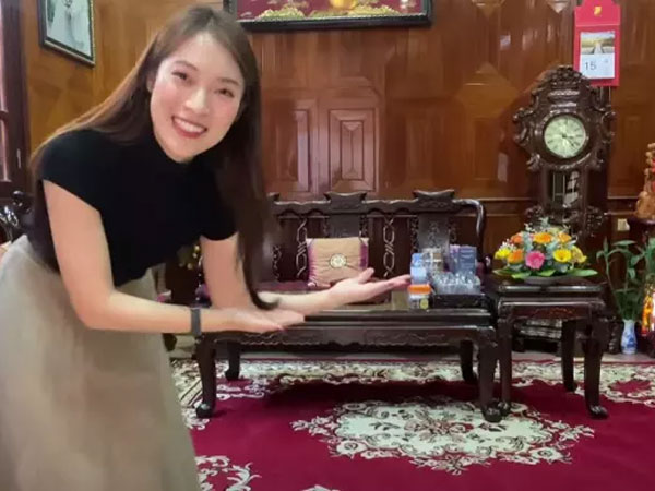 MC Khánh Vy siêu giàu, vừa tặng đất lại sửa nhà cho bố mẹ
