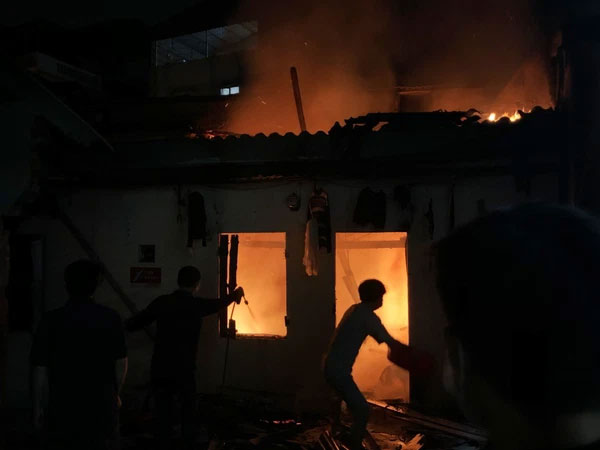 Hà Nội: Bình gas phát nổ như bom, 2 vợ chồng thuê trọ tử vong