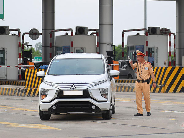 Nhiều mức phạt mới đã được áp dụng, lái xe cần nắm rõ kẻo 'sốc'