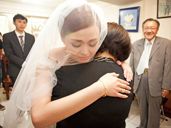 Con dâu tái hôn, bố mẹ chồng trao của hồi môn 1 tỷ đồng, chia tay bịn rịn hơn gả con gái đi lấy chồng