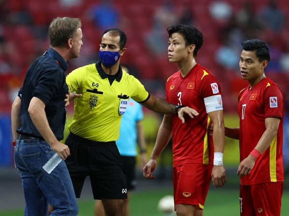 HLV Polking tiết lộ câu mắng Quế Ngọc Hải ở trận bán kết AFF Cup 2020