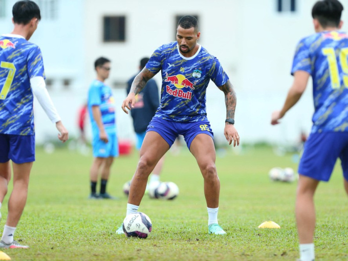 'Bom tấn' 12 tỷ của bầu Đức tỏa sáng, HAGL ngược dòng đánh bại cựu vương V-League