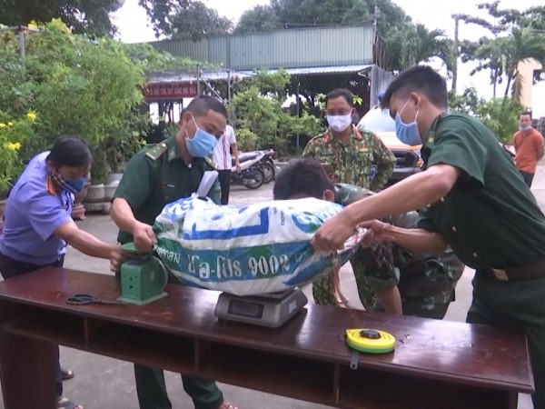 Phát hiện 21 kg nghi là ma túy trôi dạt vào bờ biển Côn Đảo
