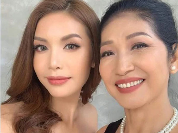 Mẹ siêu mẫu Minh Tú nói gì về chàng rể Tây?
