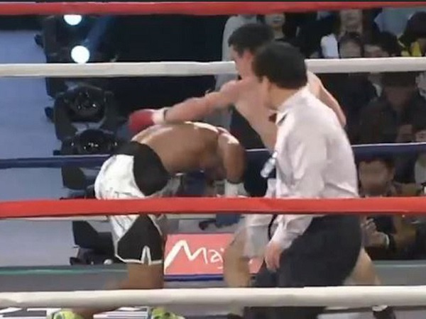 Chơi đòn đánh lén, võ sĩ Trung Quốc nhận cái kết đắng trước cao thủ Việt Nam