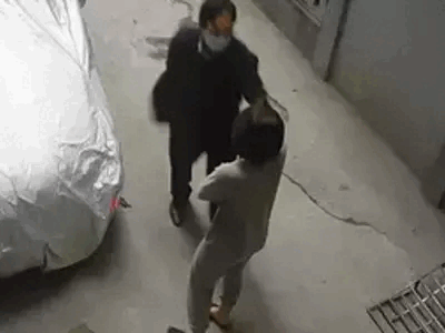 Người đàn ông 'tung chưởng' đánh người phụ nữ vì tranh cãi chỗ đỗ xe là Vụ phó của Bộ TN-MT