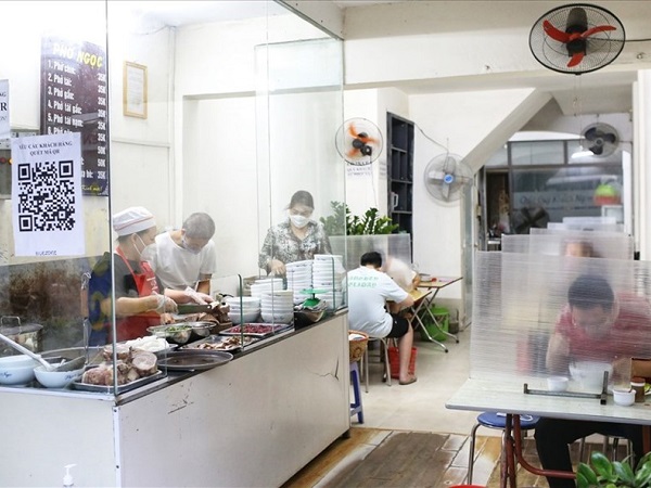 Hà Nội: Tây Hồ, Thanh Trì nới lỏng hoạt động, được bán hàng ăn uống tại chỗ