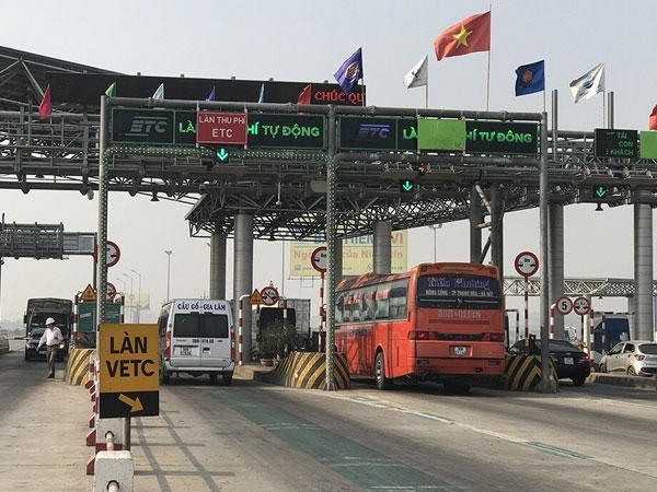 Xe đi làn thu phí tự động, trong thẻ không đủ tiền bị phạt từ 1-2 triệu