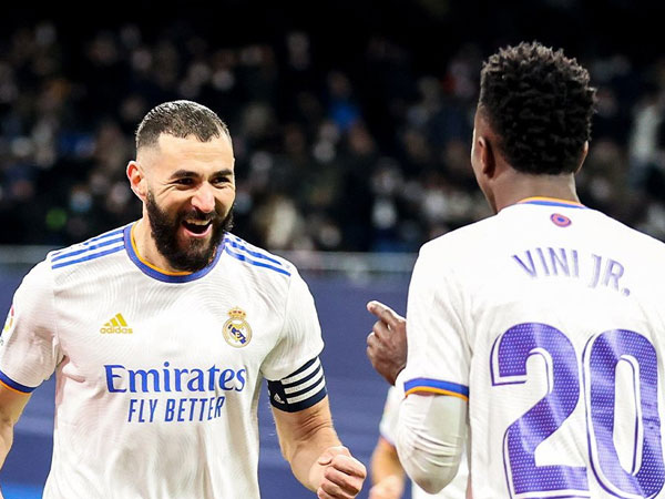'Song sát' Benzema - Vinicius giúp Real hủy diệt Bầy dơi