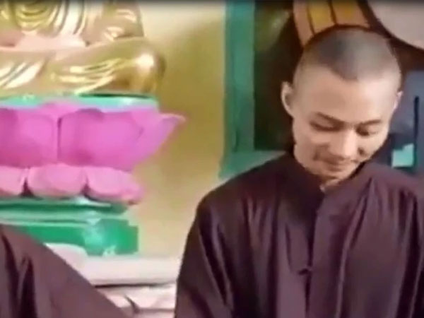 'Thầy ông nội' khoe 2 'đồ đệ ruột' Tịnh thất Bồng Lai có nhiều bạn gái, thái độ của cả hai gây chú ý