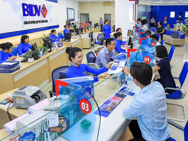 Bất ngờ với lợi nhuận "khủng" ở nhiều ngân hàng