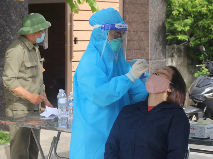 Phát hiện 31 công nhân tại một công ty may dương tính SARS-CoV-2 qua test nhanh