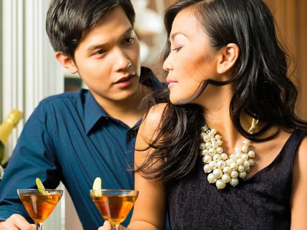 Ham đổi đời, gái trẻ sập bẫy thành 'mồi nhử' cho bà chủ quán massage hốt tiền