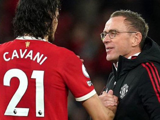 Cavani mặc bè phái, tuyên bố ở lại MU giúp Ralf Rangnick