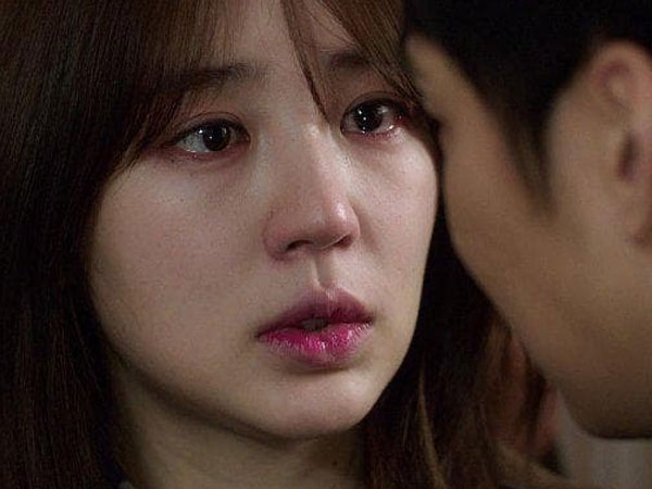 Đi làm về, tôi sửng sốt khi thấy một cô gái lạ bụng bầu vượt mặt đang ngồi trước mặt bố mẹ tôi khóc lóc cầu xin giúp đỡ