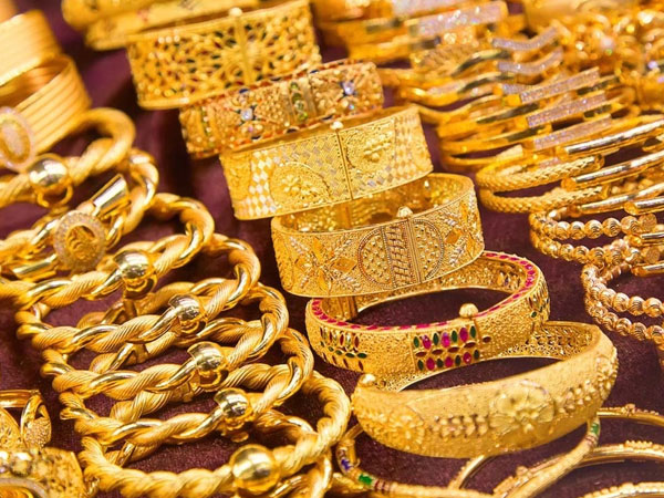 Giá vàng đột ngột giảm trong ngày đầu tuần