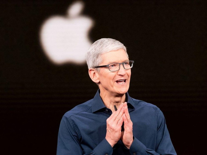 CEO Tim Cook nhận thù lao cao hơn nhân viên 1.447 lần