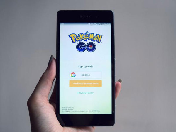 Cảnh sát bị sa thải vì mải săn Pokemon mà quên bắt cướp