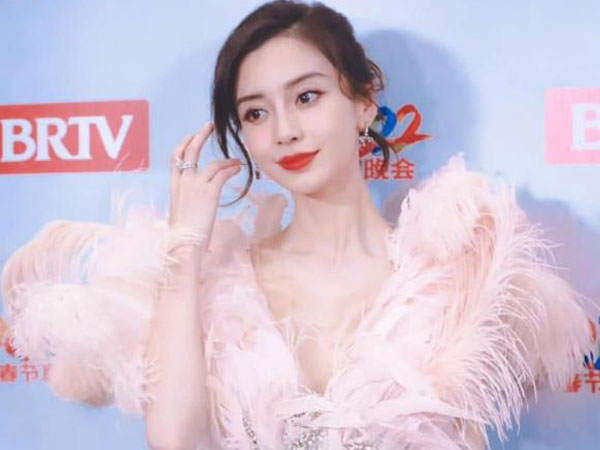 Giữa nghi vấn ly hôn Huỳnh Hiểu Minh, Angelababy đeo lại nhẫn cưới