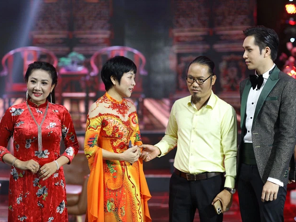 Chương trình Tết ghi hình không có khán giả, dàn nghệ sĩ vẫn miệt mài biểu diễn