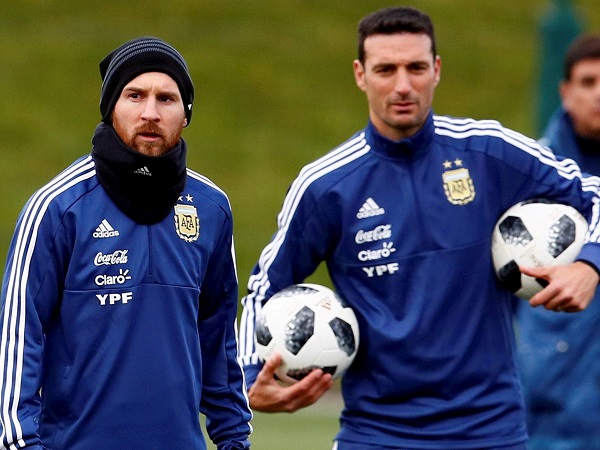 HLV tuyển Argentina phải hỏi ý kiến trước khi loại Messi