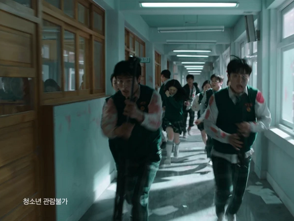Bom tấn Hàn Quốc 'Ngôi trường xác sống' tung trailer đẫm máu, hứa hẹn ăn đứt cả 'Alive' của Yoo Ah In