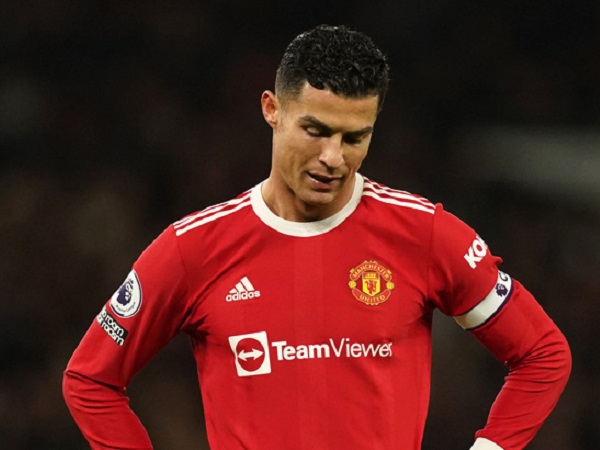 Vì sao Ronaldo vắng mặt ở trận MU thắng Aston Villa?