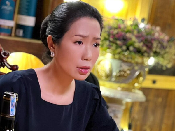 NSƯT Trịnh Kim Chi trải lòng về 1 năm đầy mất mát: Trong 6 tháng mất đi 3 người thân, bản thân nhiễm Covid-19 nhưng luôn có ông xã bên cạnh